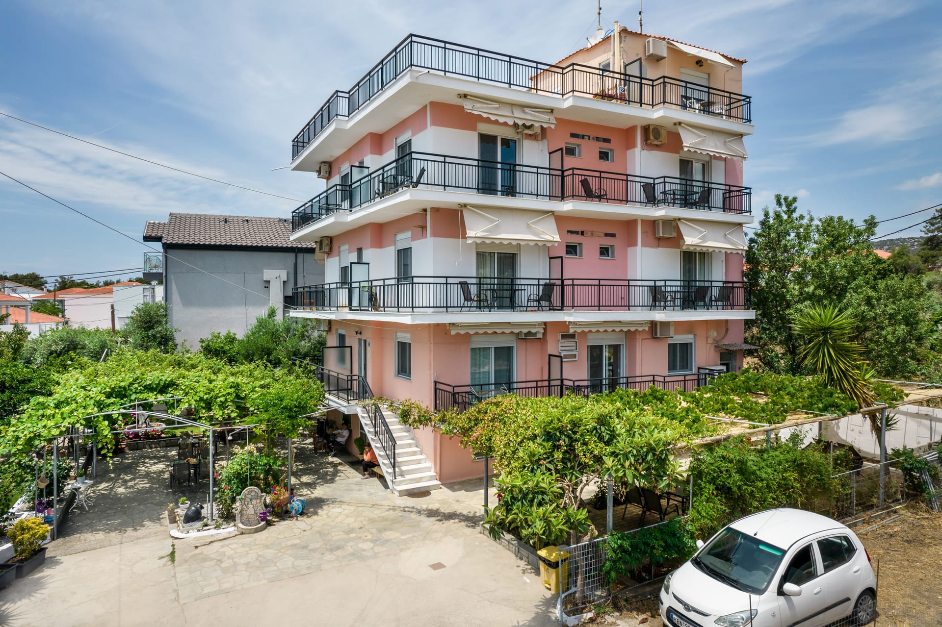 Ianos Apartments