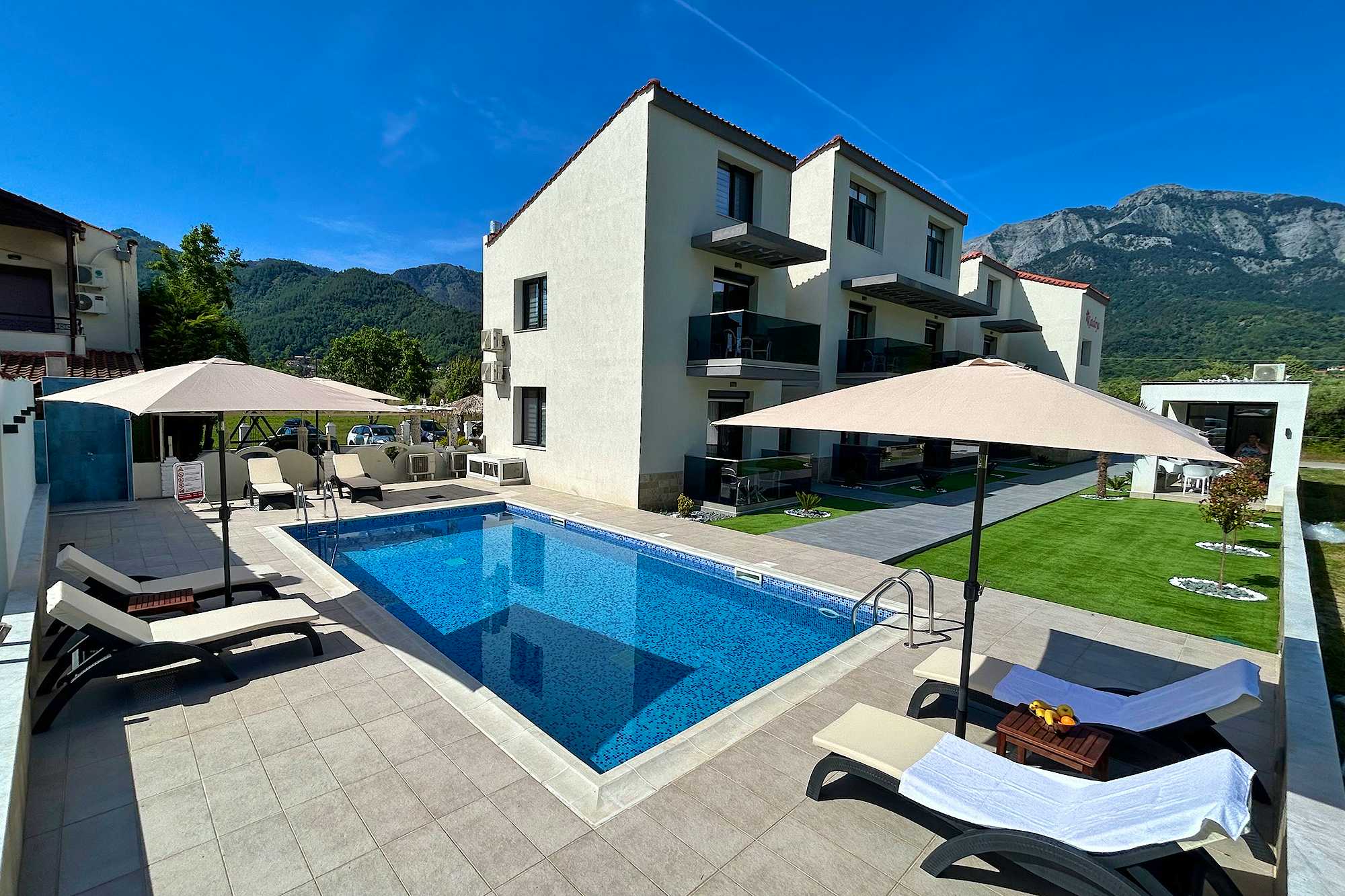 Kataleya Poolside Suites