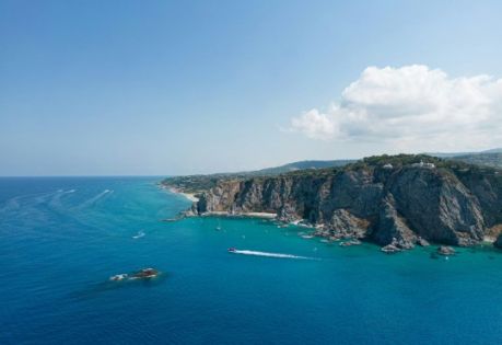 Почивка в Калабрия с чартър от София